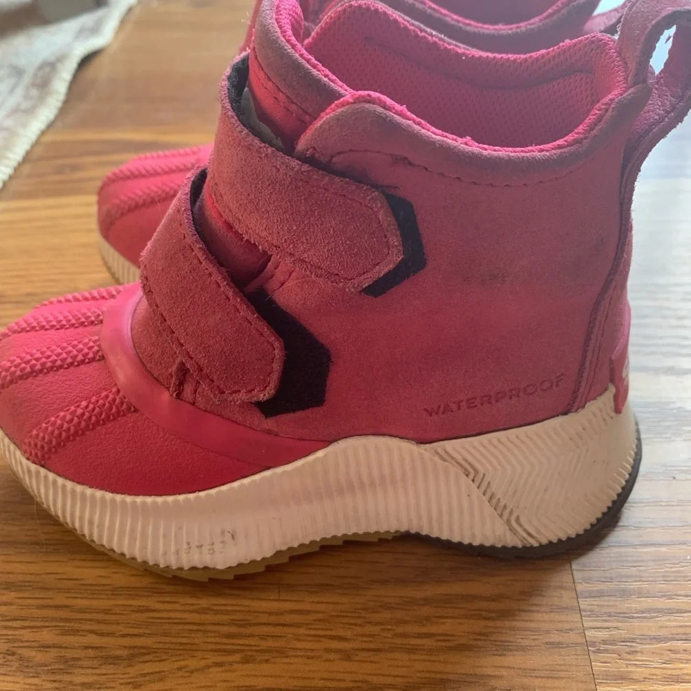 Sorel Kids Pink Waterproof High-Top Boots Shoes Size 8 Snow Shoes Footwear